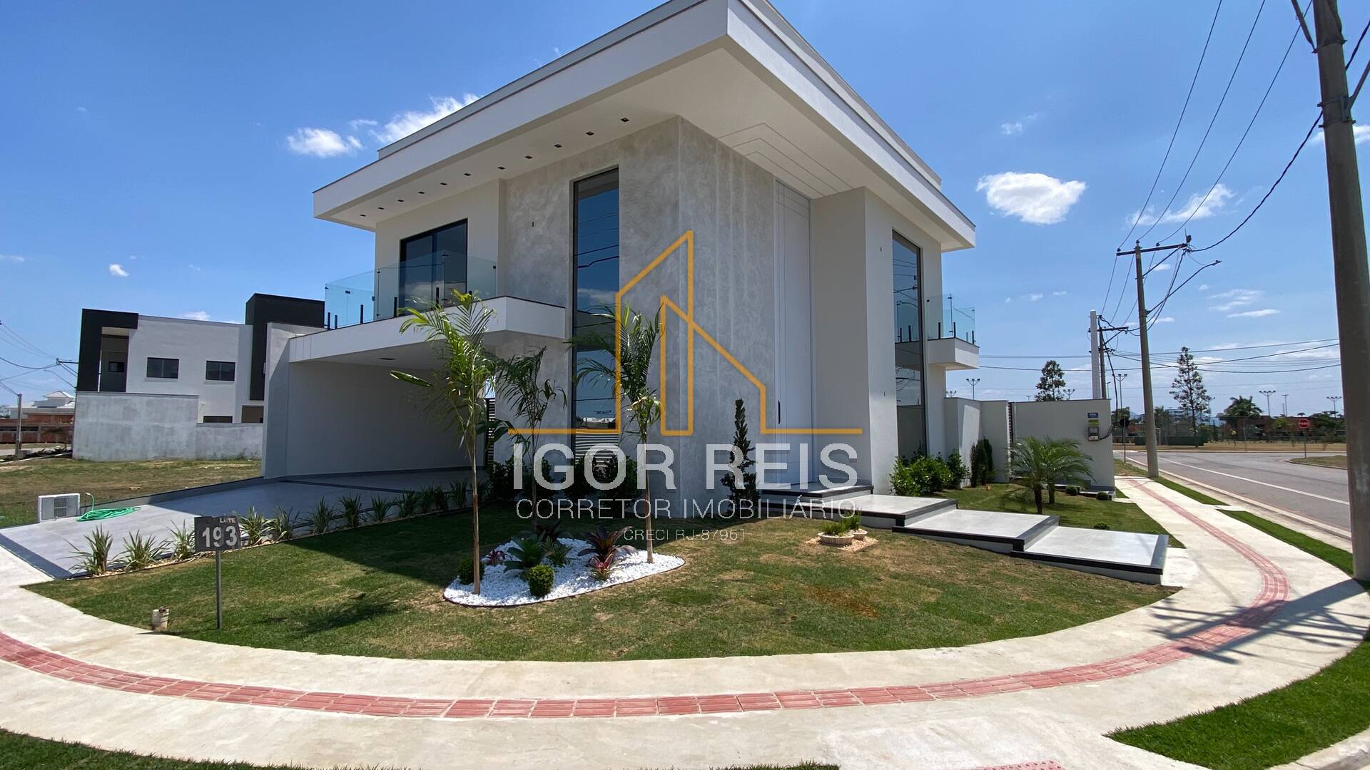 Casa de Condomínio à venda com 4 quartos, 260m² - Foto 1