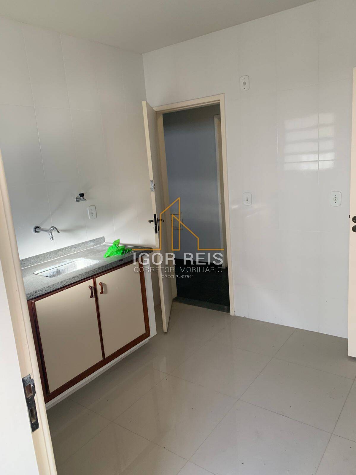 Apartamento à venda com 2 quartos, 71m² - Foto 4