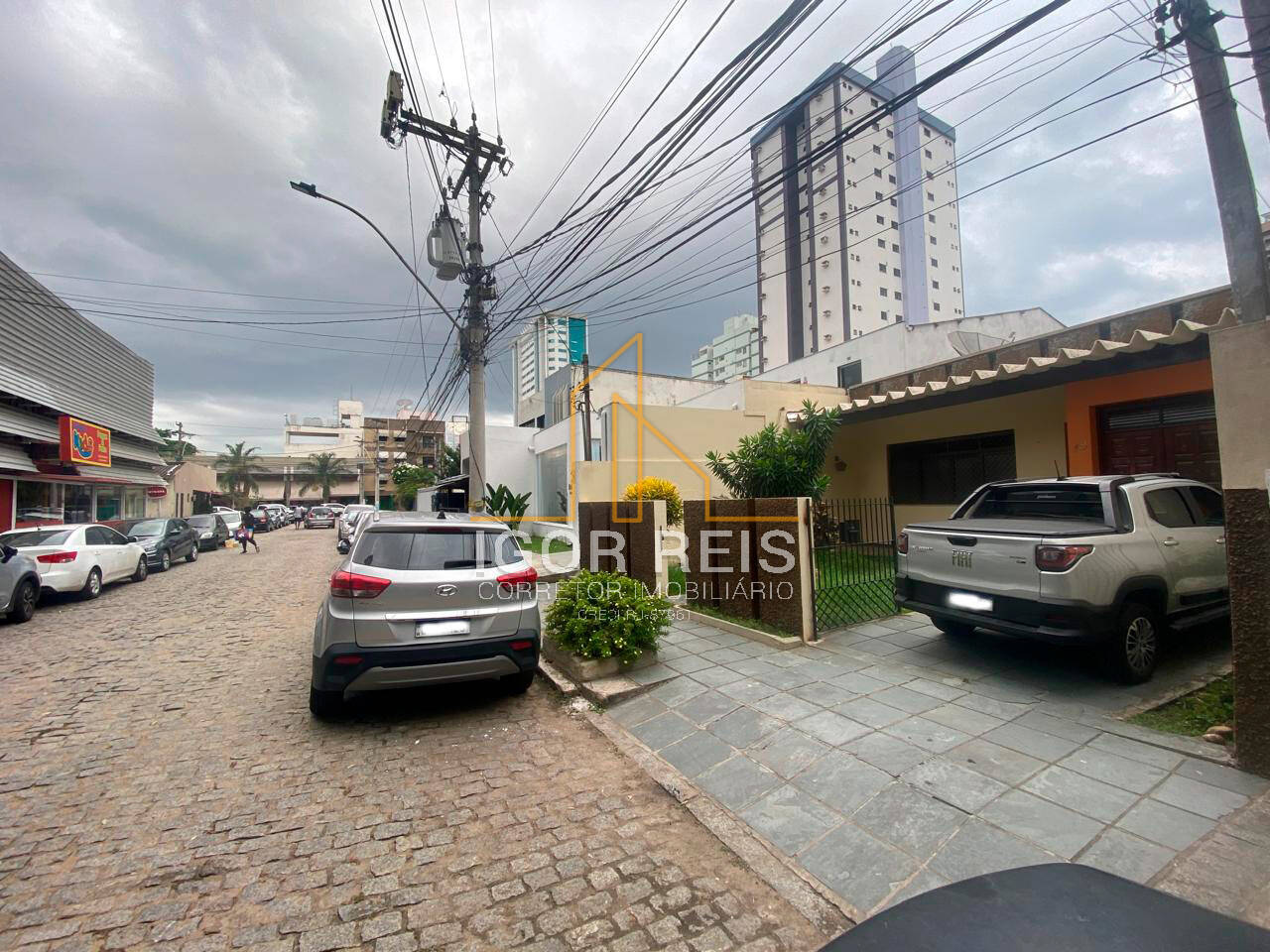 Casa à venda e aluguel com 3 quartos, 200m² - Foto 2